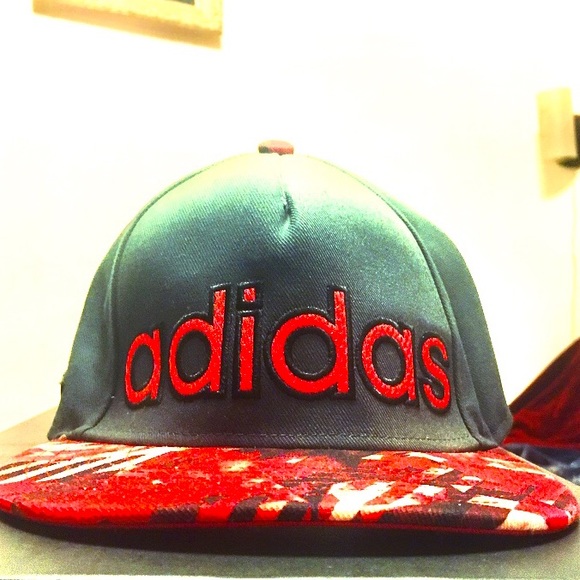 Adidas Snapback hat - Picture 3 of 4